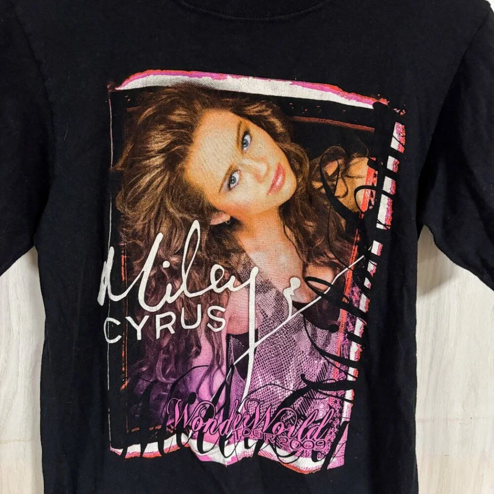 Y2K 2009 Miley Cyrus Wonder World Tour Anvil Vintage Tshirt - Picture 2 of 10